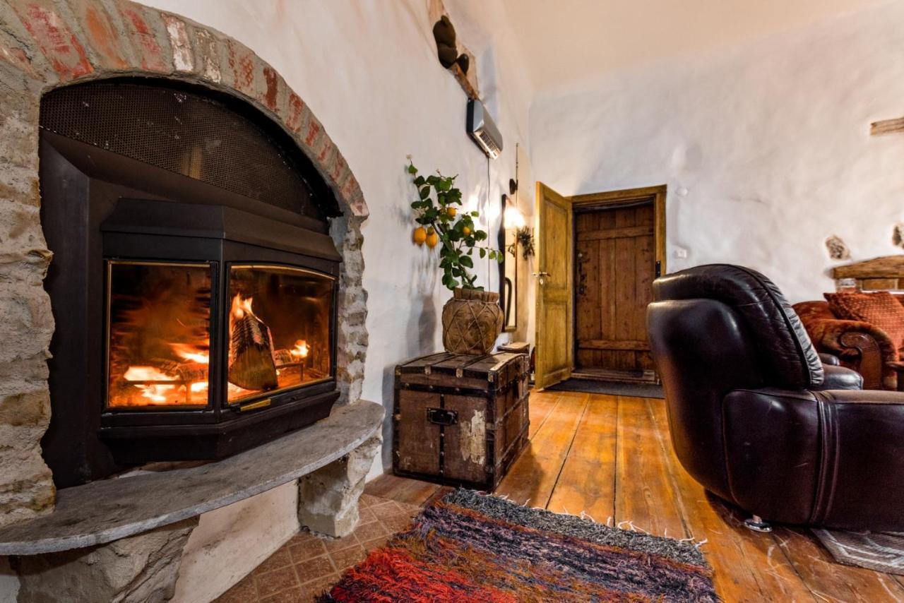 Historical Two-Bedroom Apartment With Sauna, Jacuzzi And Fireplace Tallinn Exteriör bild