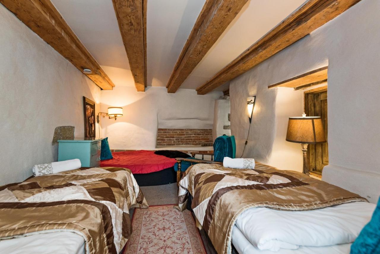 Historical Two-Bedroom Apartment With Sauna, Jacuzzi And Fireplace Tallinn Exteriör bild